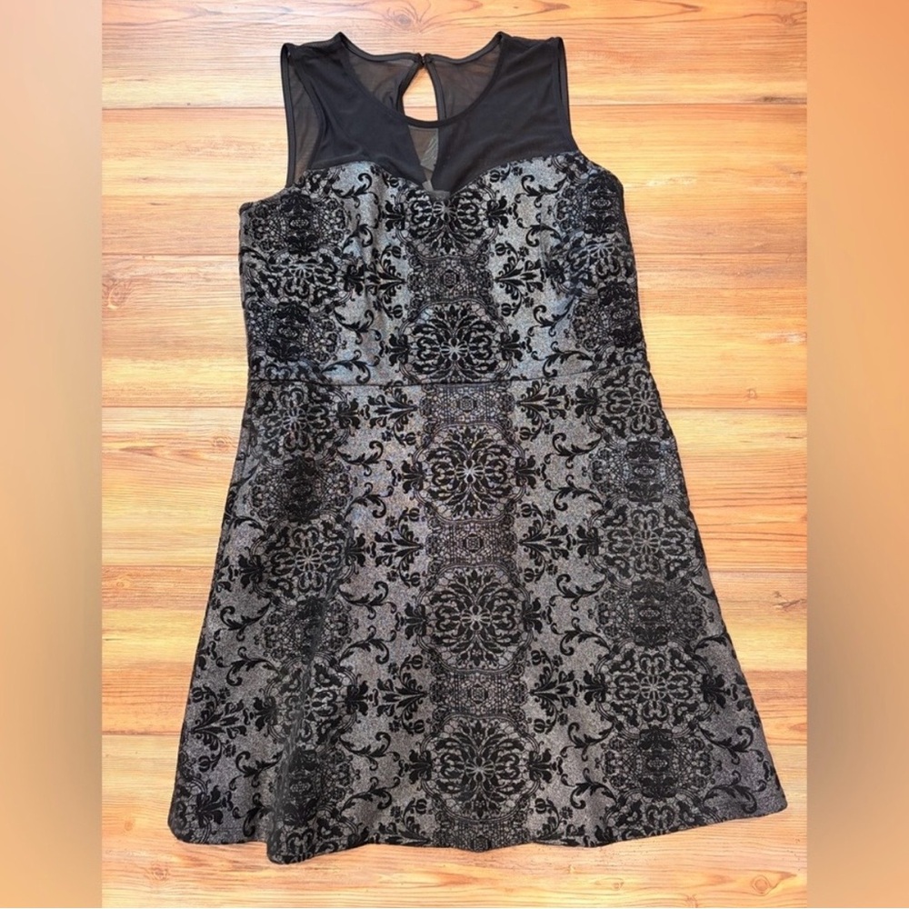 NWT Maurices sleeveless Black and Gray Patterned holiday elegant dress